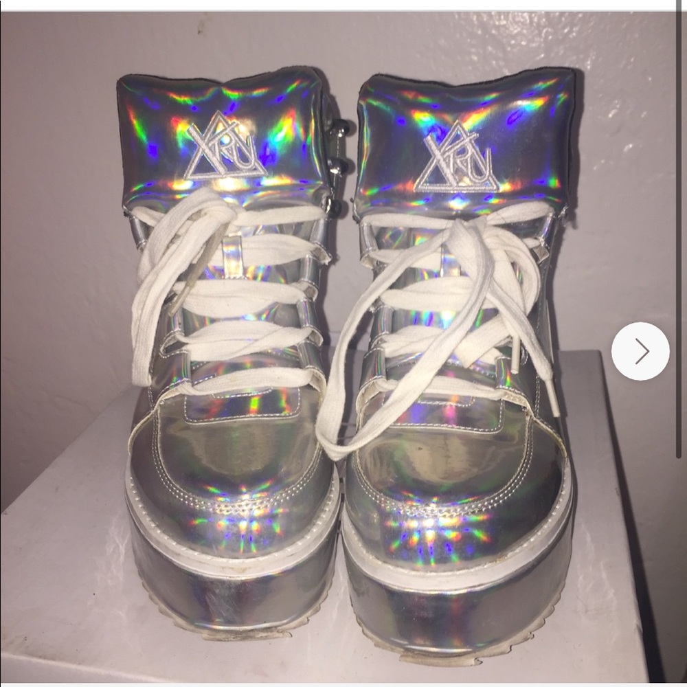 Yru iridescent platforms